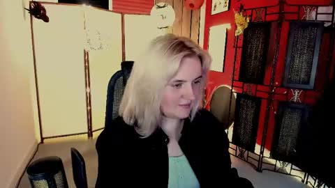 Snapshot of katybriggs chatting on June 5, 6:31 am Katy online show from June 5, 6:31 am