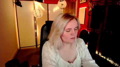 Snapshot of katybriggs chatting on June 6, 5:23 am Katy online show from June 6, 5:23 am