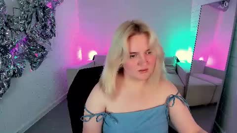 Snapshot of katybriggs chatting on June 11, 5:49 am Katy online show from June 11, 5:49 am