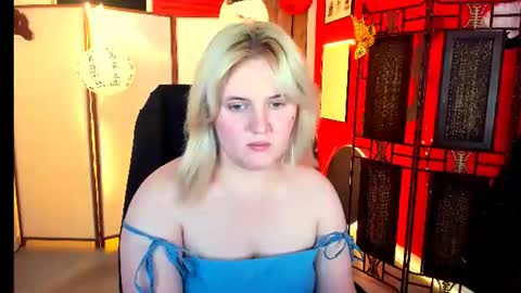 Snapshot of katybriggs chatting on June 15, 9:33 am Katy online show from June 15, 9:33 am