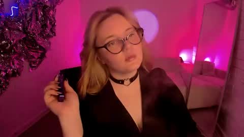 Snapshot of katybriggs chatting on July 9, 6:17 am Katy online show from July 9, 6:17 am