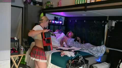 katycouple69 online show from April 11, 9:19 pm