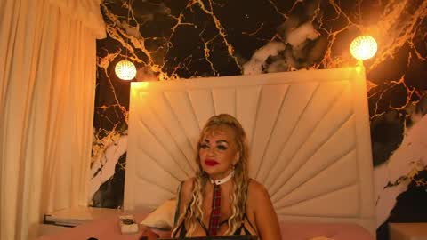 Snapshot of katyhornymilfsexy chatting on April 24, 11:56 am katy online show from April 24, 11:56 am