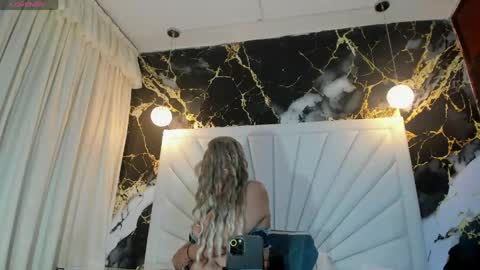 Snapshot of katyhornymilfsexy chatting on May 20, 11:49 am katy online show from May 20, 11:49 am