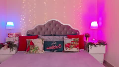 Snapshot of katymeaw chatting on December 17, 1:11 am katymeaw online show from December 17, 1:11 am