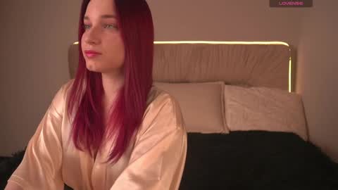 Mia  Lovense is active Private is Open online show from January 14, 4:51 am