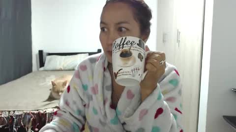 Snapshot of kawit1 chatting on November 15, 11:51 am Khawit online show from November 15, 11:51 am