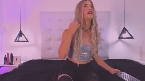 Cattleya stone online show from February 12, 5:05 am