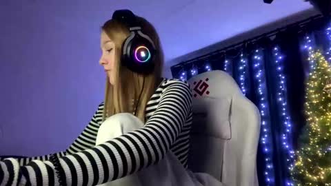 Snapshot of kayceefroehner chatting on January 18, 5:39 pm Amia online show from January 18, 5:39 pm