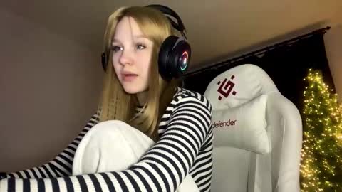 Snapshot of kayceefroehner chatting on February 3, 5:29 pm Amia online show from February 3, 5:29 pm