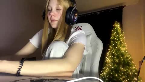 Snapshot of kayceefroehner chatting on February 4, 6:14 pm Amia online show from February 4, 6:14 pm