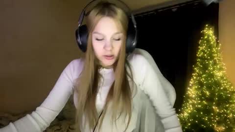 Snapshot of kayceefroehner chatting on February 5, 5:39 pm Amia online show from February 5, 5:39 pm