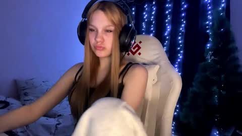 Snapshot of kayceefroehner chatting on February 19, 6:04 pm Amia online show from February 19, 6:04 pm