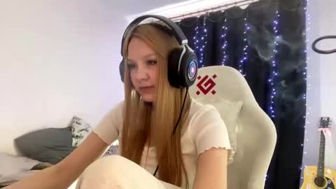 Snapshot of kayceefroehner chatting on February 26, 5:28 am Amia online show from February 26, 5:28 am