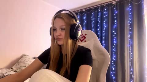 Snapshot of kayceefroehner chatting on February 28, 3:24 pm Amia online show from February 28, 3:24 pm