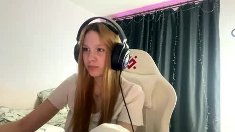 Amia online show from April 11, 5:28 pm