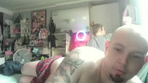 Snapshot of kaylaandmike23 chatting on April 2, 5:32 pm M and K online show from April 2, 5:32 pm