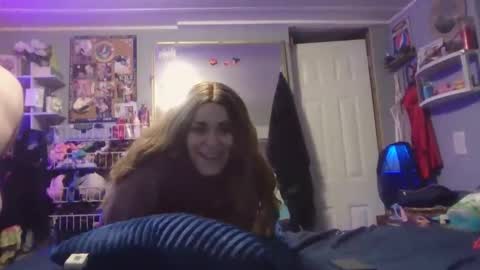Snapshot of kaylaandmike23 chatting on April 7, 5:08 am M and K online show from April 7, 5:08 am