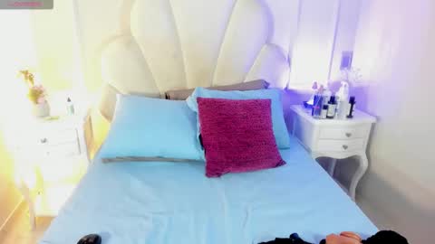 kaylachannell online show from December 13, 9:09 pm