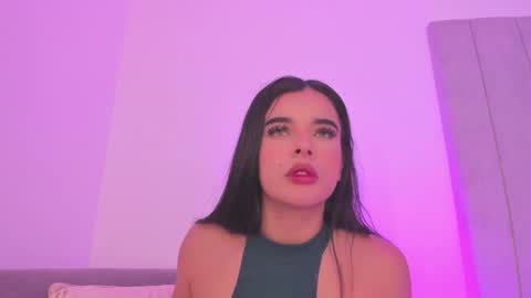 Snapshot of kaylarossi chatting on December 16, 12:59 am Kayla online show from December 16, 12:59 am