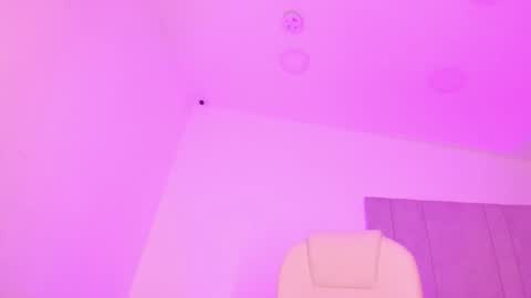 Snapshot of kaylarossi chatting on December 21, 6:12 pm Kayla online show from December 21, 6:12 pm