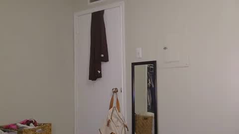 kaylee kakes online show from April 24, 7:49 pm