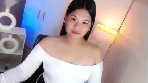 Snapshot of kayleepinay chatting on March 1, 4:53 pm Y O U R F U T U R E K A Y L E E online show from March 1, 4:53 pm