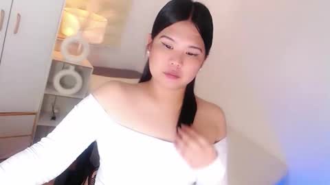 Snapshot of kayleepinay chatting on April 20, 2:03 am Y O U R F U T U R E K A Y L E E online show from April 20, 2:03 am