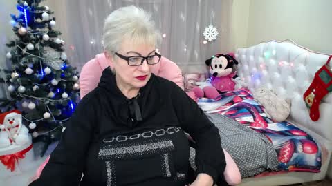 kaylesmoll online show from December 28, 4:30 am