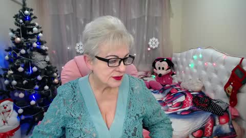 kaylesmoll online show from December 28, 7:11 pm