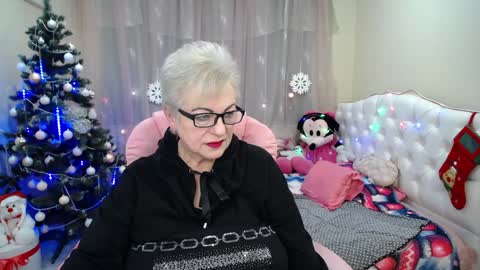 kaylesmoll online show from December 29, 2:17 am