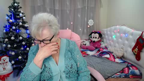 kaylesmoll online show from December 31, 1:36 am