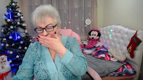 kaylesmoll online show from January 7, 10:30 pm