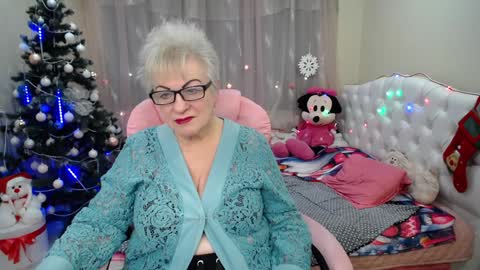 kaylesmoll online show from January 18, 2:36 am
