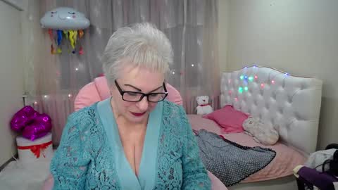kaylesmoll online show from January 30, 2:49 am