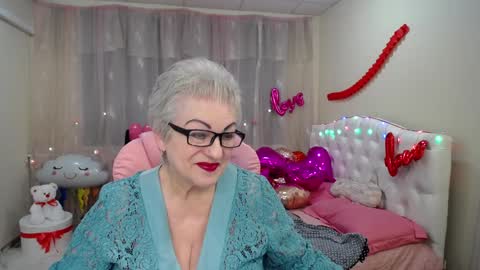 kaylesmoll online show from January 31, 9:48 pm