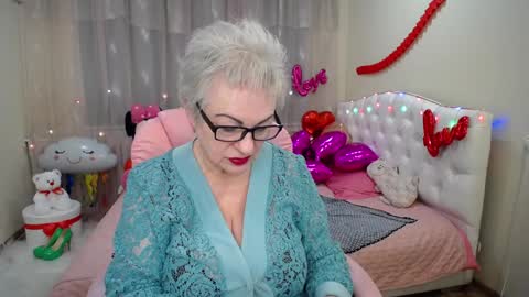 kaylesmoll online show from February 2, 1:55 am