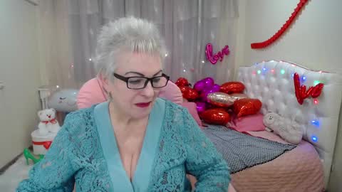 kaylesmoll online show from February 8, 10:51 pm