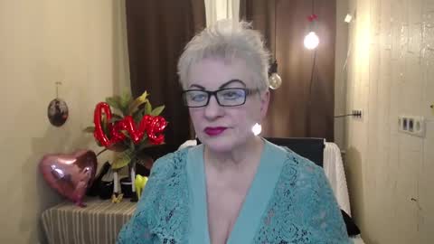 kaylesmoll online show from February 15, 8:43 pm