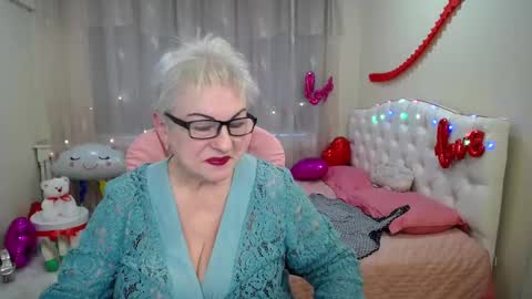 kaylesmoll online show from February 26, 5:42 am