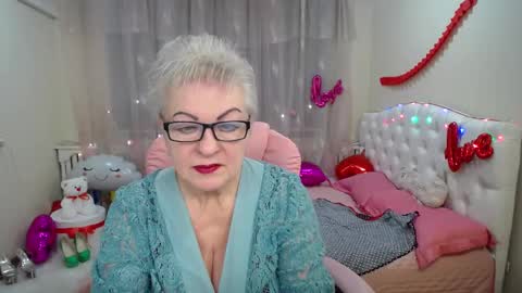 kaylesmoll online show from March 7, 8:00 pm