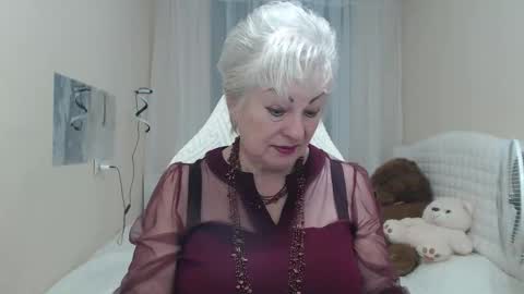 kaylesmoll online show from September 9, 6:29 pm