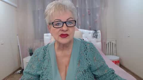 kaylesmoll online show from November 19, 7:25 pm