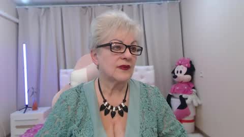 kaylesmoll online show from May 9, 6:35 pm