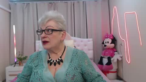 kaylesmoll online show from May 15, 6:48 pm
