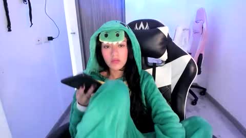 kaylie online show from November 19, 11:21 am