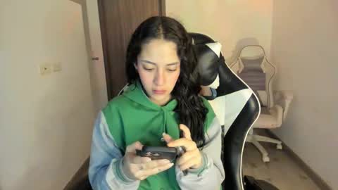 kaylie online show from January 9, 11:02 am