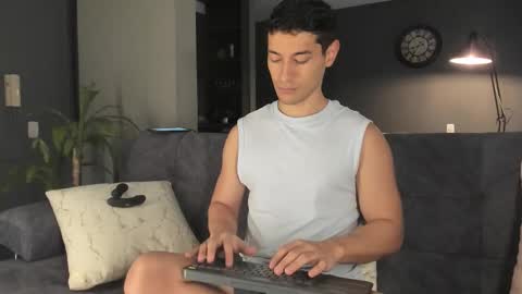 Kayn online show from November 15, 8:27 pm