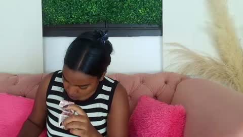 Snapshot of kayna_gomez chatting on July 9, 5:50 pm Kayna online show from July 9, 5:50 pm