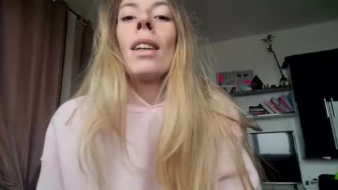 Snapshot of kayyrachyl chatting on January 17, 10:00 am kayyrachyl online show from January 17, 10:00 am